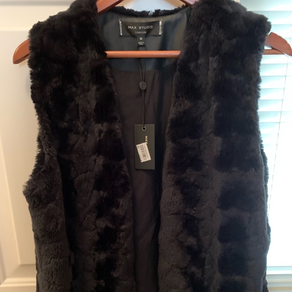 Max Studio faux fur vest, Black, size Medium - Picture 2 of 9